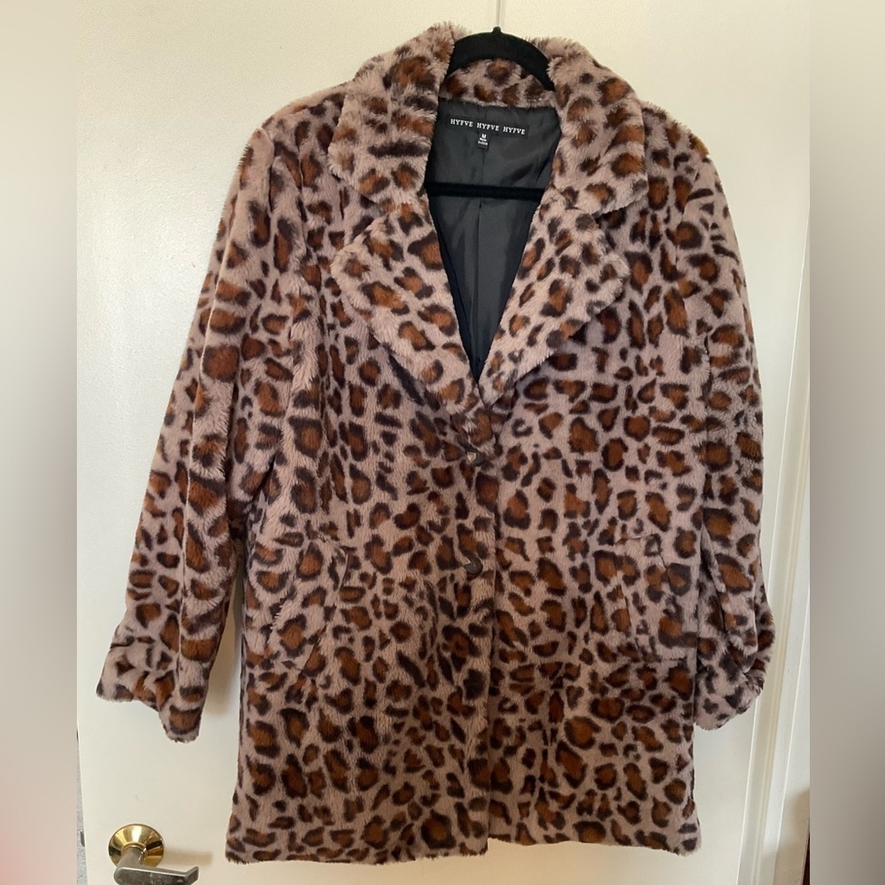 HYFVE Leopard Print Faux Fur Jacket with Collar and Pockets in Size Medium